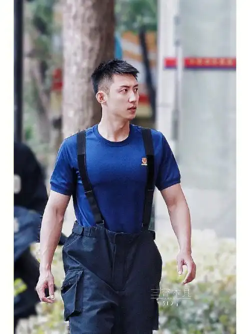 黄景瑜新发型哦