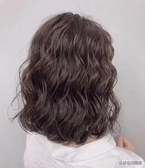 最洋气烫发20款,蓬松时尚显发量,适合头发细软少的女性