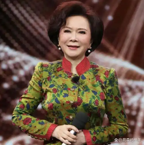 "小品女王"蔡明:嫁初恋丁秋星,结婚38年生一子,儿子让她烦恼