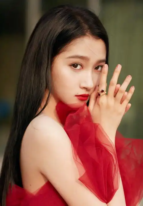 关晓彤红裙性感优雅写真图片811