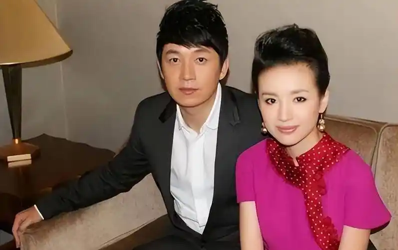 董洁分享为儿子庆生画面,变身粉丝给他送礼物,14岁顶顶长胡子了_潘粤