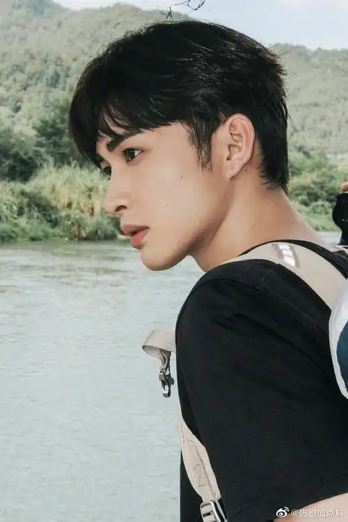 张彬彬庄羽晒九宫格照片##张彬彬庄羽说得了森精病