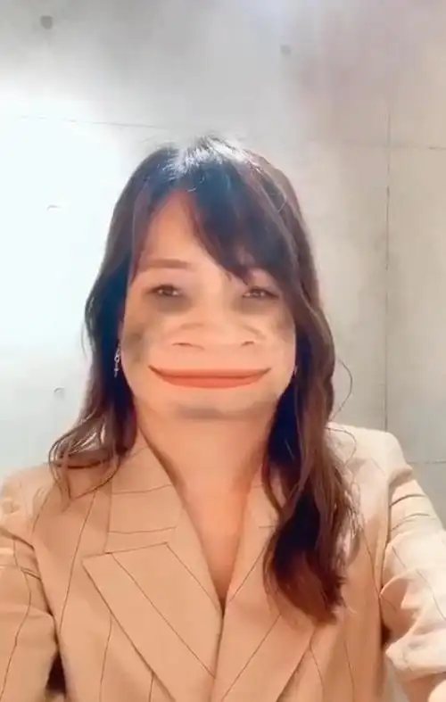 侯佩岑绿洲玩大脸特效 小v精致脸变方脸毫无包袱