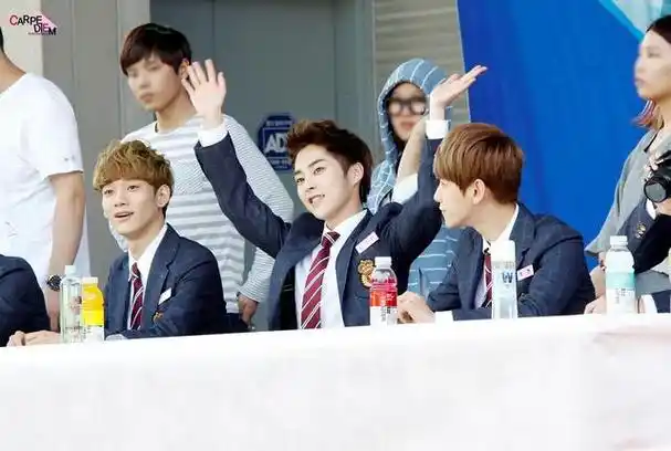 偶像们的世纪同台tfboys西安重聚exo青岛重组粉丝热情不减