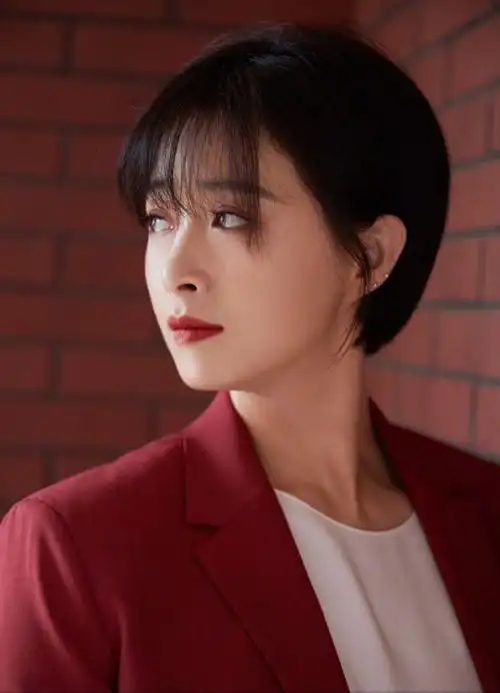 原创终于get到蒋欣的短发不仅超显脸小搭配空气刘海至少嫩十岁