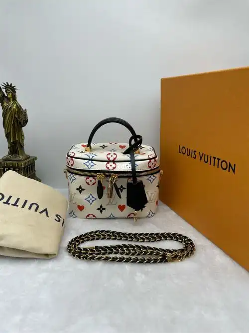 lv白三彩vanity爱心手提斜挎链条化妆包