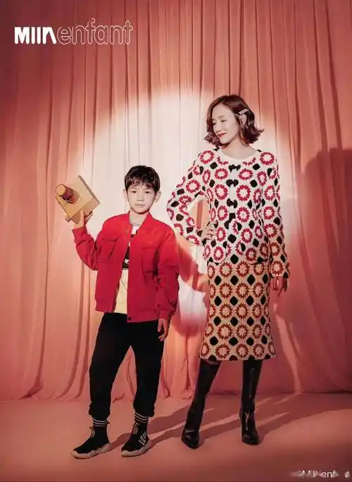 个人8915看着很开心8915母子俩感情相当不错,杨雨辰去瑞典