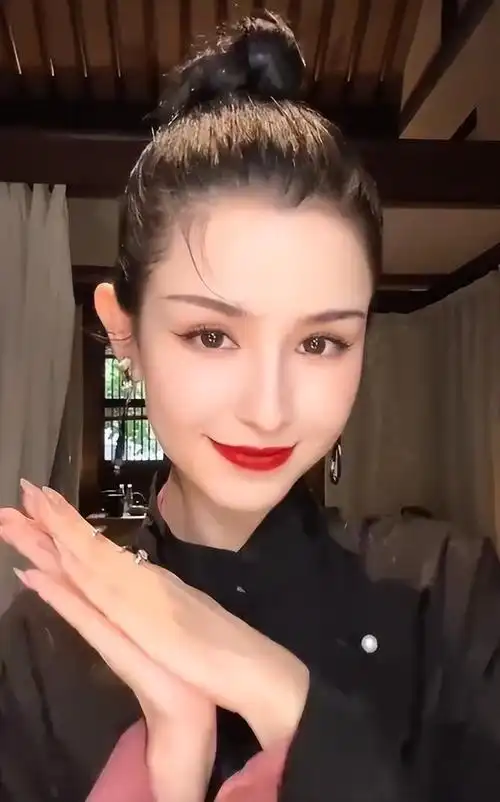 同为"新疆四美",为何哈妮克孜出道后,比古力娜扎更招黑?