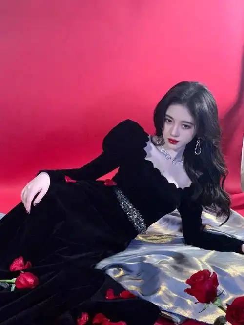 鞠婧祎终于换风格!