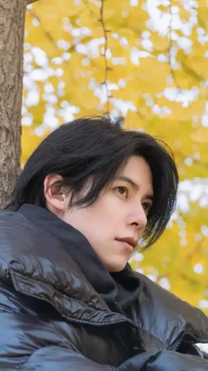 陈柏融初冬写真曝光,羽绒服也能穿出不羁感__财经头条