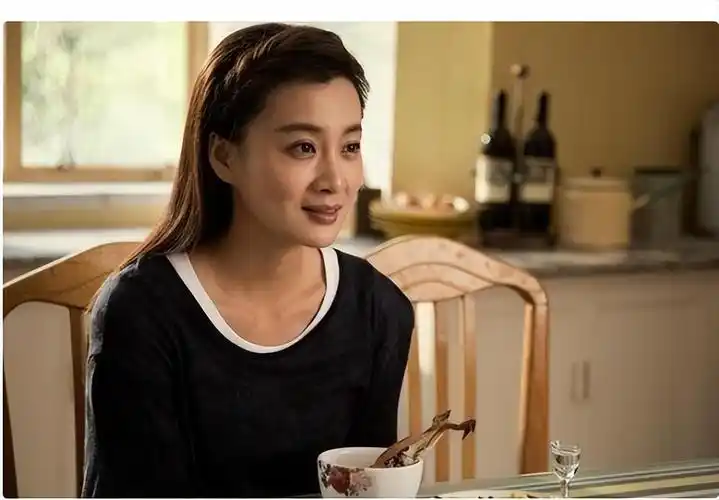 回顾14岁出道三次登春晚男友为娶李小冉花5亿她的选择让人心酸