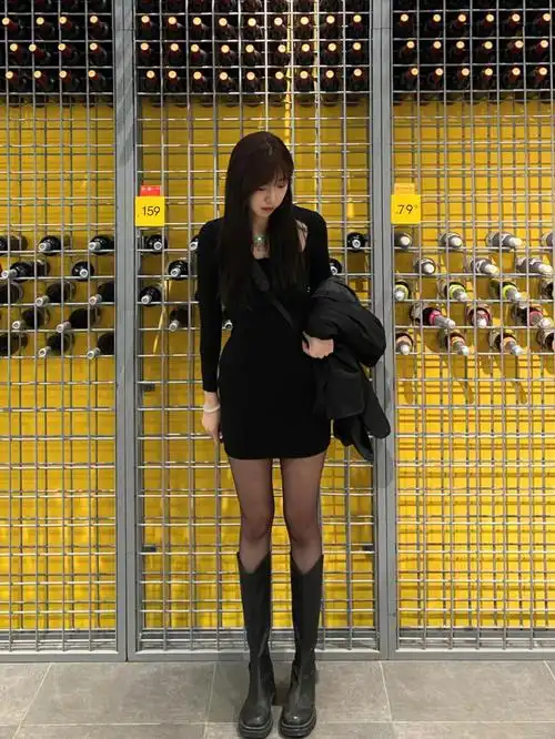 1851265r黑丝58r靴子高个大脚女生的快乐