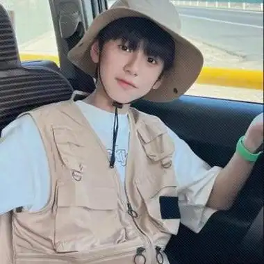 由美头网整理发布,男生头像频道提供更多与很好看,很精致,森系,帅气