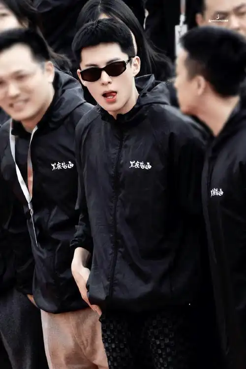 #王鹤棣黑夜告白寸头造型##王鹤棣终于演警察了#