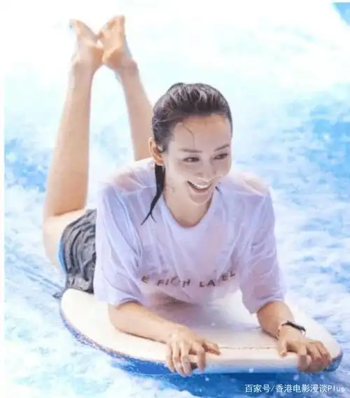 37岁王鸥水中靓照,身材凹凸有致,网友:难怪刘恺威会这么欣赏她