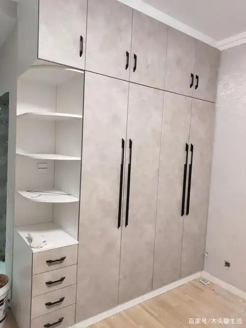 今天和五叔安装橱柜衣柜