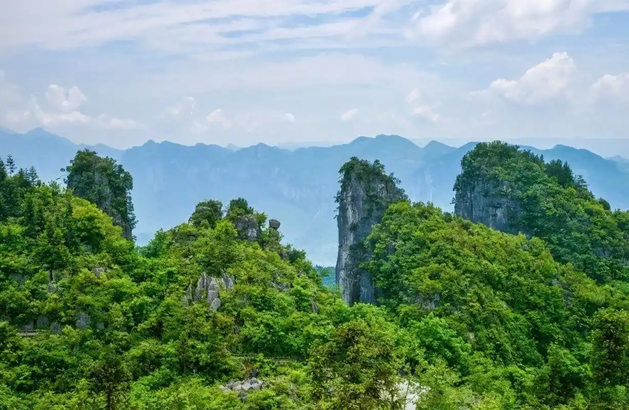 恩施,凭借"水上公路"刷屏全网,一个遗落在湖北深山的秘境