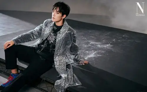 肖战禁欲系大片公开,粉丝直呼a爆了!