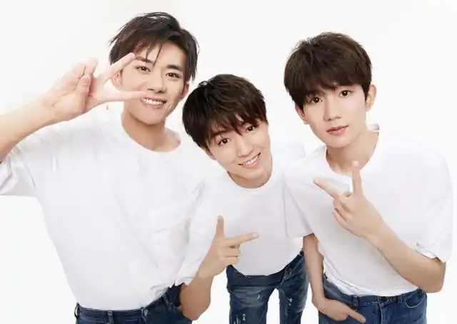 tfboys真实关系怎么样?3人久违合照,只有他穿得"另类"