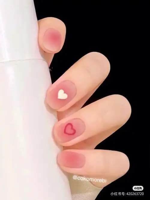温柔腮红磨砂美甲可爱短圆甲