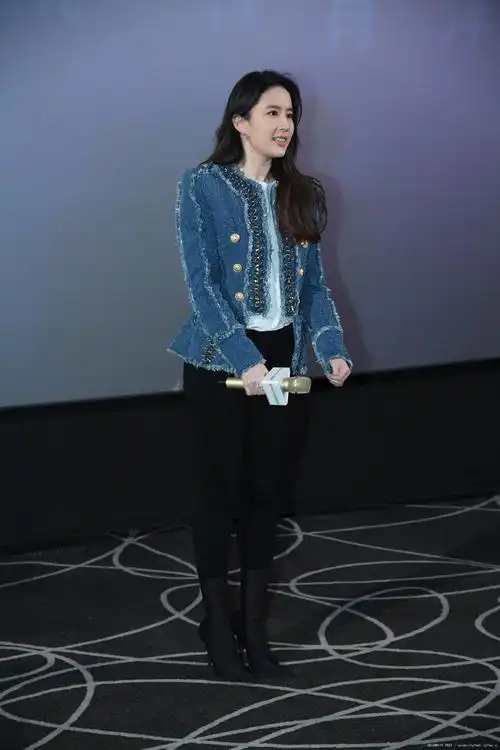 刘亦菲黑色靴子-mxmtmz总站