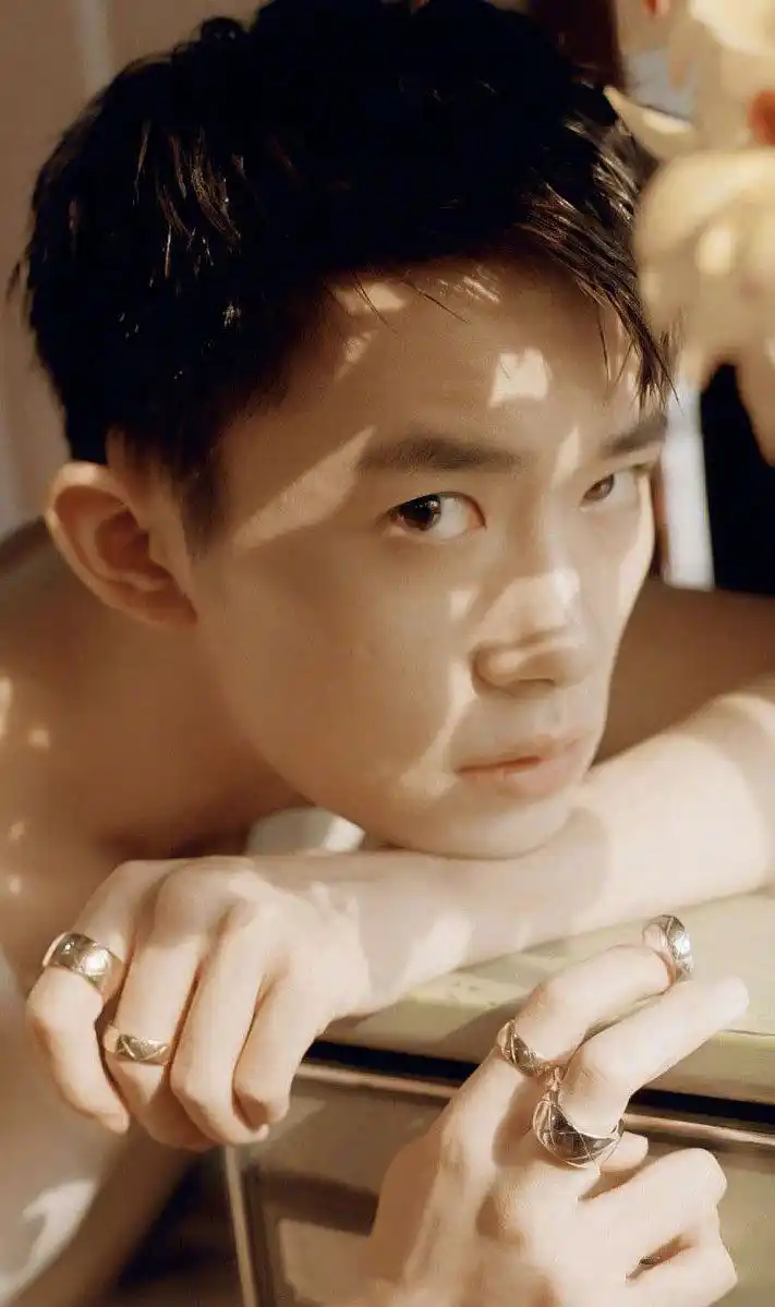 易烊千玺 x 红秀 又恋爱了