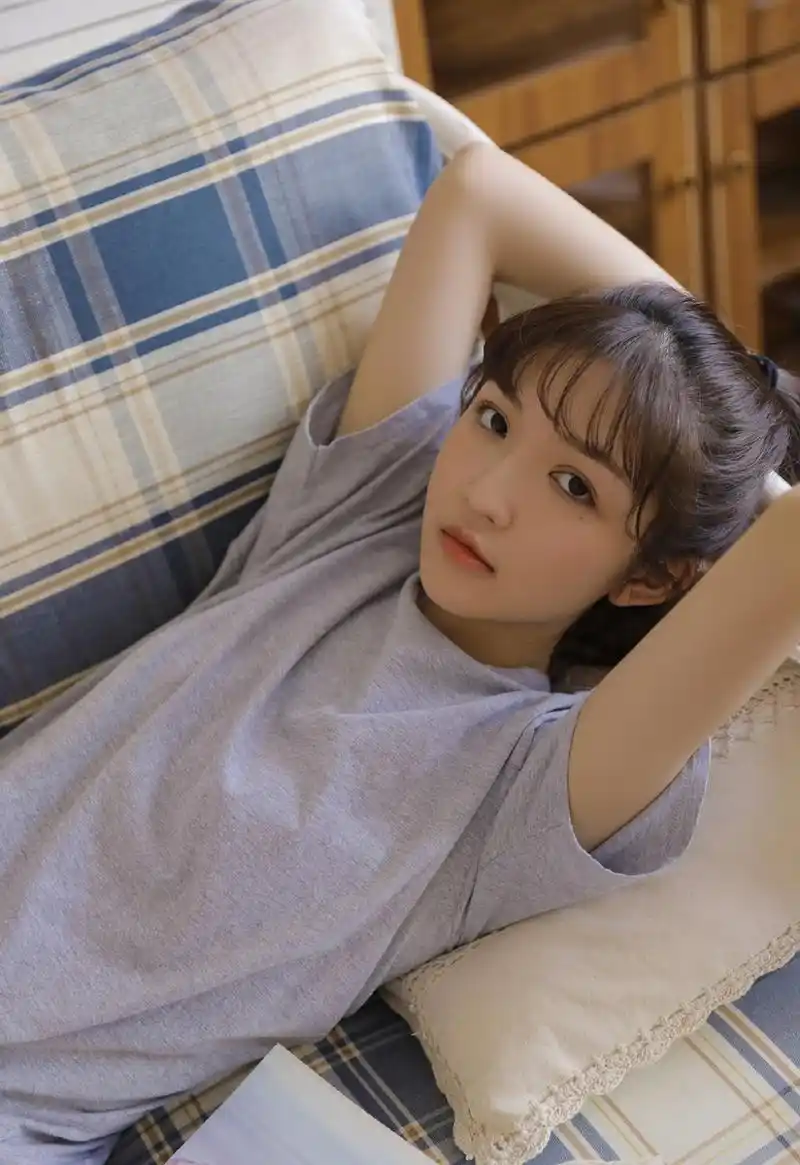 网红甜美美女白嫩私房写真照_可爱美图