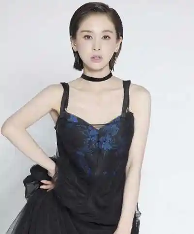 王子文《跨界歌王》油头发型王子文精灵短发造型