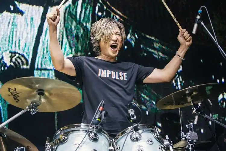 摇滚传奇叶世荣签约启泰文化拥抱新媒体时代的海阔天空