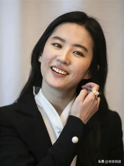 不敢相信这牙是长在明星身上的|素颜|刘亦菲_网易订阅