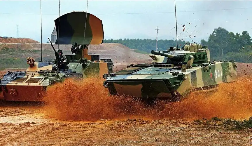 开眼了:中国陆军主战装备酷图集中曝光_战场武器_中国广播网