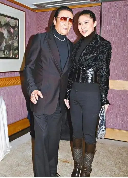 谢贤三年从未碰过的女人分手得到2000万coco与他相恋12年