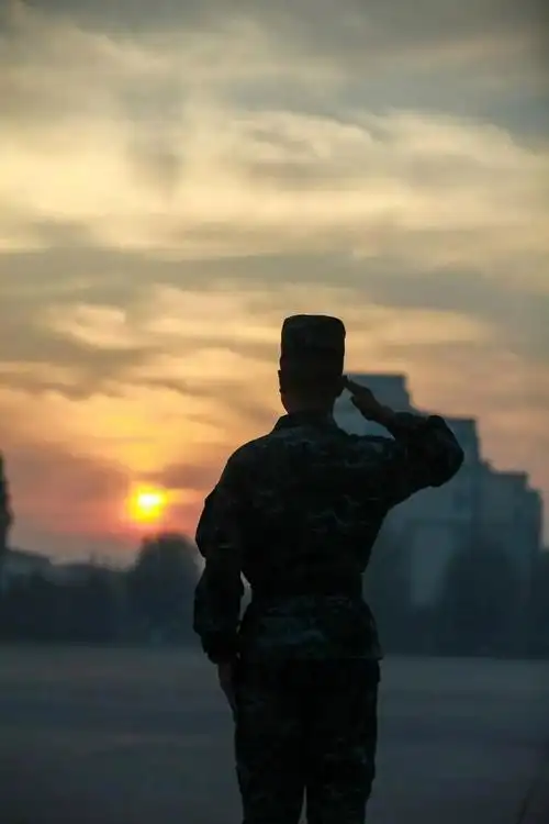 熄灯号丨我欠爷爷一个军礼