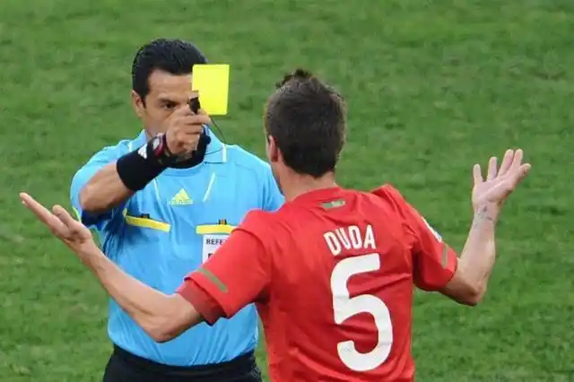 足球红牌判罚标准是怎样的呢?