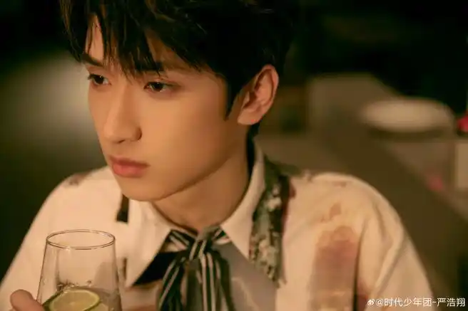 严浩翔暖色回忆写真#严浩翔暖色回忆写真来啦,好深情的眼睛