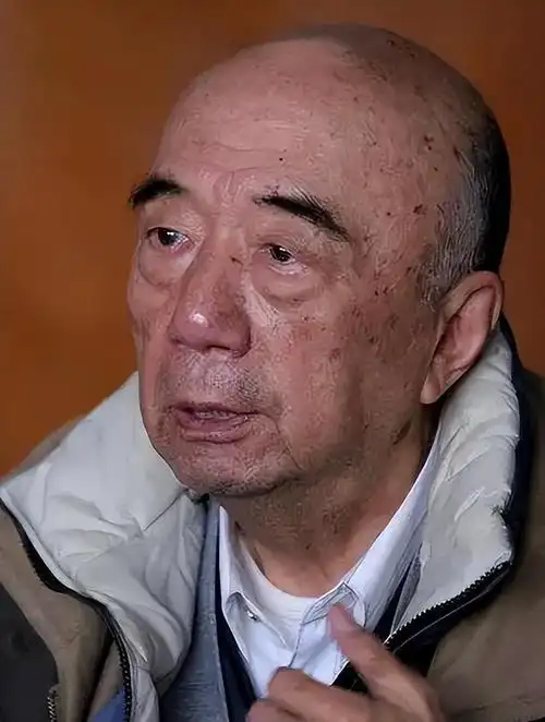 演员李丁83岁因癌去世11年后儿子又病逝遗孀的选择让人感动