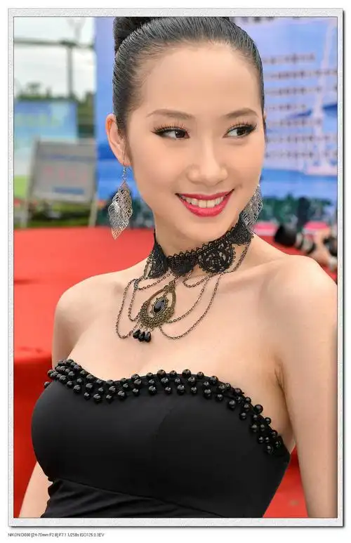 【转载】2013粤西首届汽车博览会暨首届超级车模大赛形象代言人韦欣婷