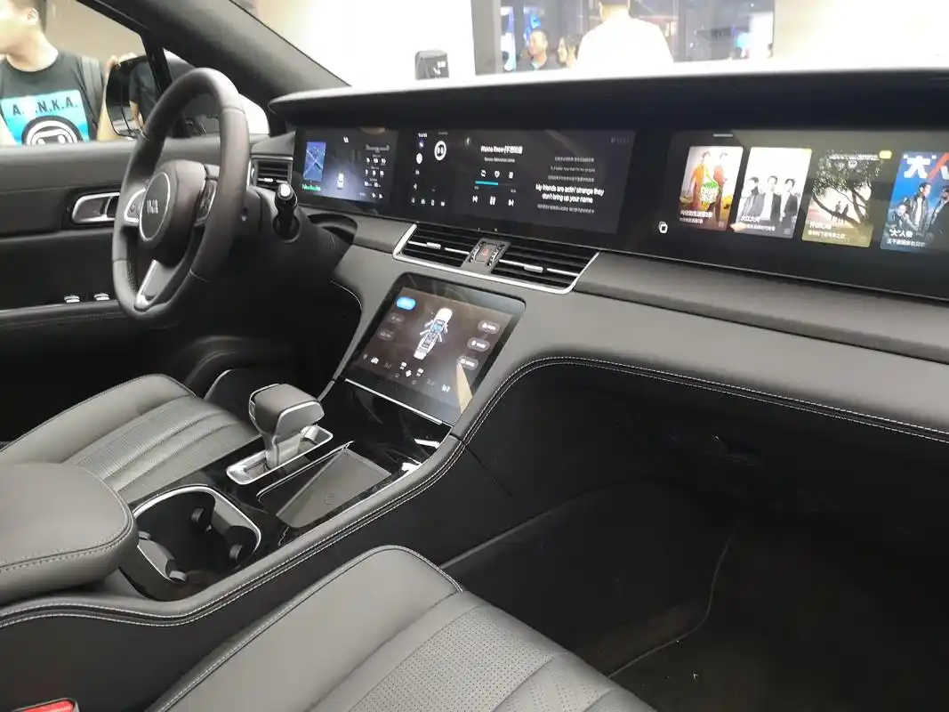 超800公里续航如何实现?到店看理想one豪华增程纯电suv