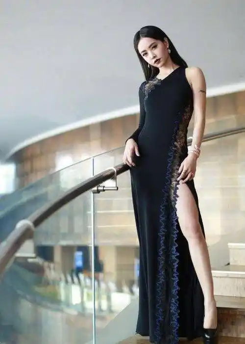 蔡依林的风格往往蔡依林和张韶涵都是被身高耽误的女歌手,有网友调侃