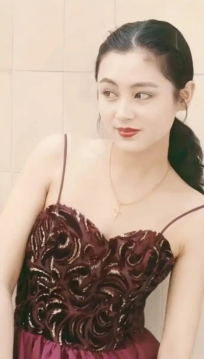 陈红的颜完全可以称为盛世美颜了,在