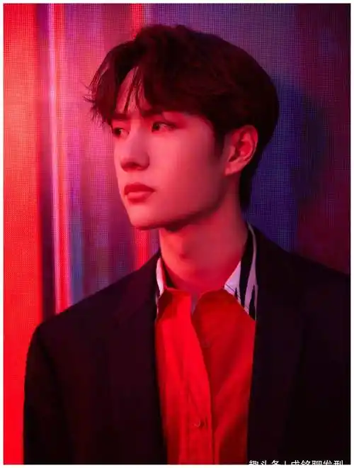 王一博四六分发型很帅气,时尚穿搭非常有型,酷的不止一点_穿着_风格