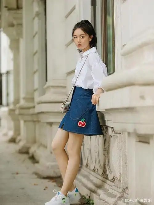 赵今麦腿太细被怀疑p图,粉丝晒出原相机下的抓拍,确定是17岁?