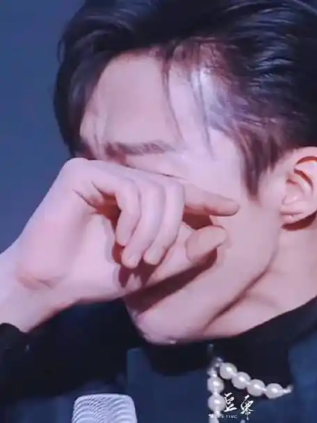 刘宇宁@摩登兄弟刘宇宁每拍一个综艺都会感性的流泪.