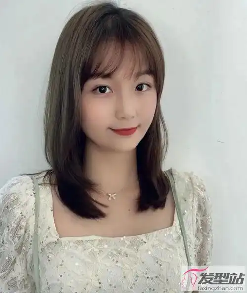 2021人气最高的女生发型直发锁骨发减龄瘦脸