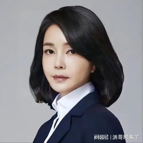 靠容貌和舆论走红,被质疑不配做"国母"|国民|尹锡