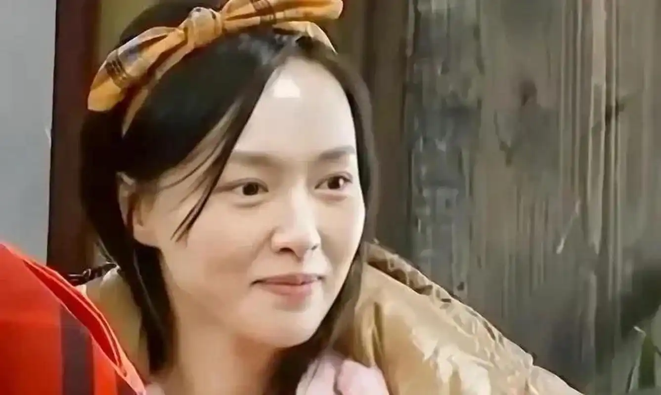 唐嫣的素颜照,虽然没有化妆时候那么精致, 可皮肤底子真好,白白嫩嫩的