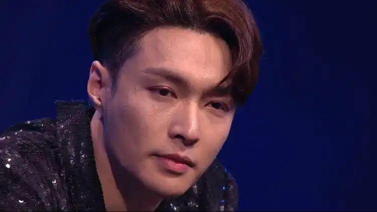 街舞决赛熬垮观众,王一博失误状态颓,张艺兴冒痘,千玺累到瘫坐