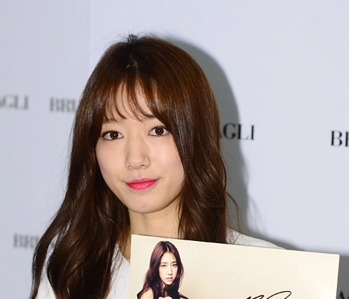 图朴信惠空气刘海发型气质范凌乱长卷发魅惑感