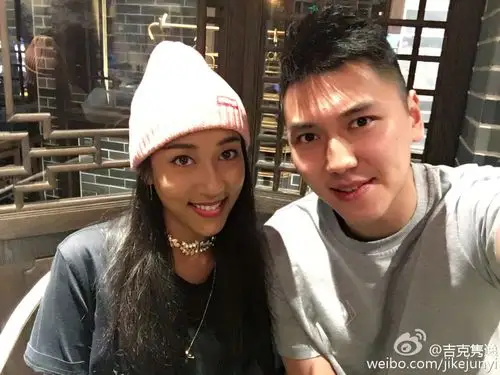 组图:吉克隽逸与男篮张博等男友人涮火锅_高清图集_新浪网