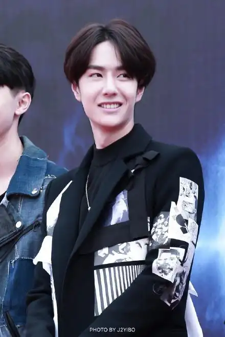 甜甜的那年今日|《超凡天赋》开机王一博进组 微博更新自拍说喜欢下雨